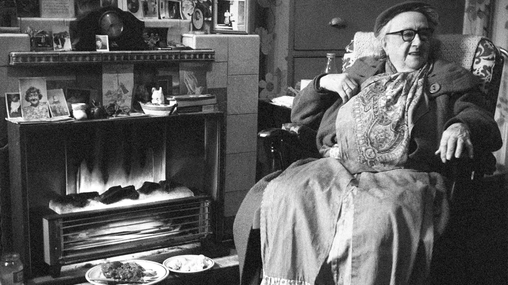 427F Eldery Susie Patience Scott 8 Airlie Str 27 Feb 1980 by Alec Gill.jpg